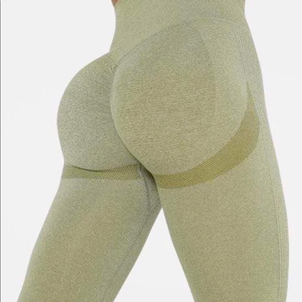 Era Athletica Scrunch Booty Leggings